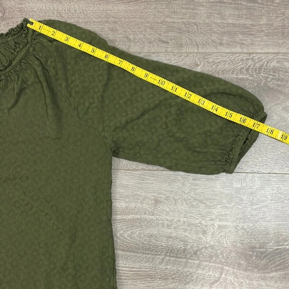 🌸 a.n.a. 3/4 sleeve ruffled v-neck green top L - Picture 8 of 12